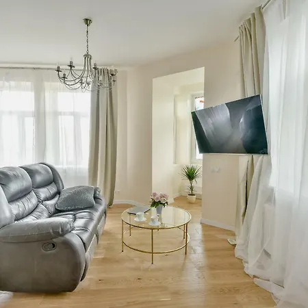 Smart By Old Town Apartment *