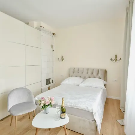 Smart By Old Town Apartment *